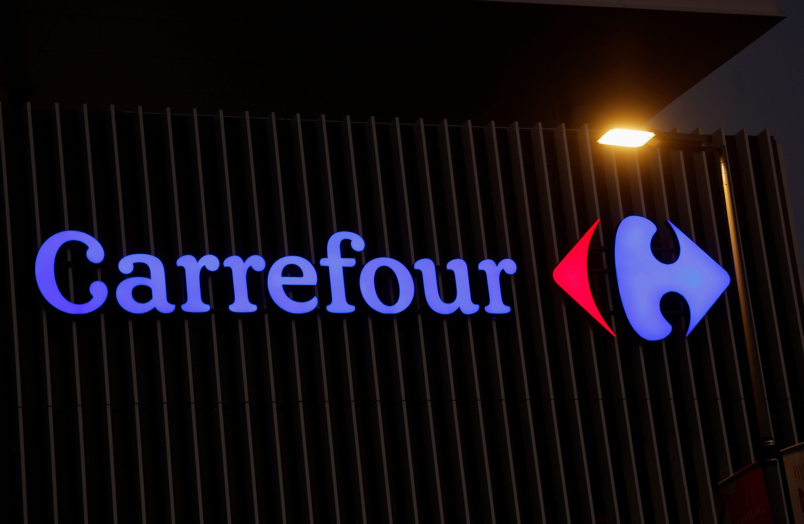 Boicote ao Carrefour acabou? Entenda as consequências do pedido de desculpas do CEO francês