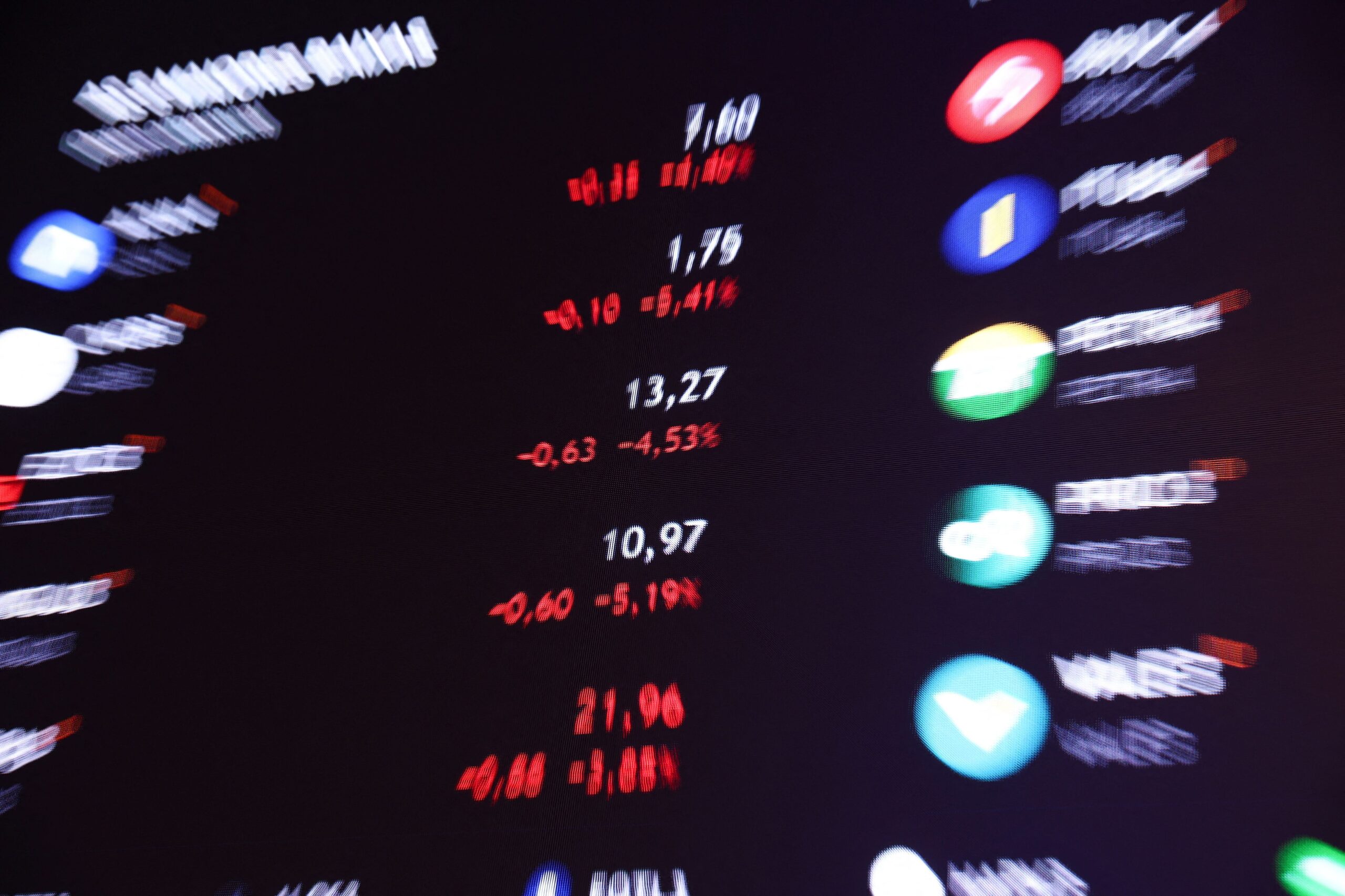 Ibovespa cai 1,50% aos 129.647 pontos; dólar sobe 1,66%