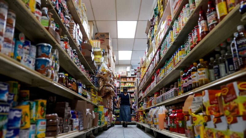 Preços ao consumidor dos EUA sobem mais do que o esperado em janeiro