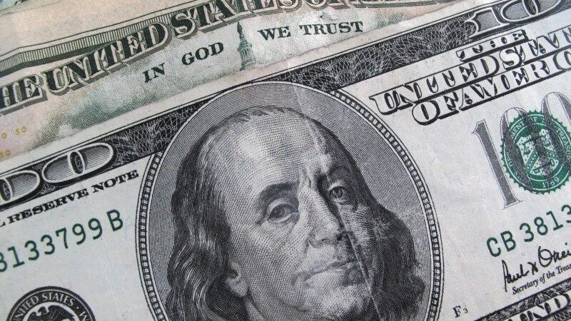 Economistas dizem ver continuidade de desvalorização lenta do dólar