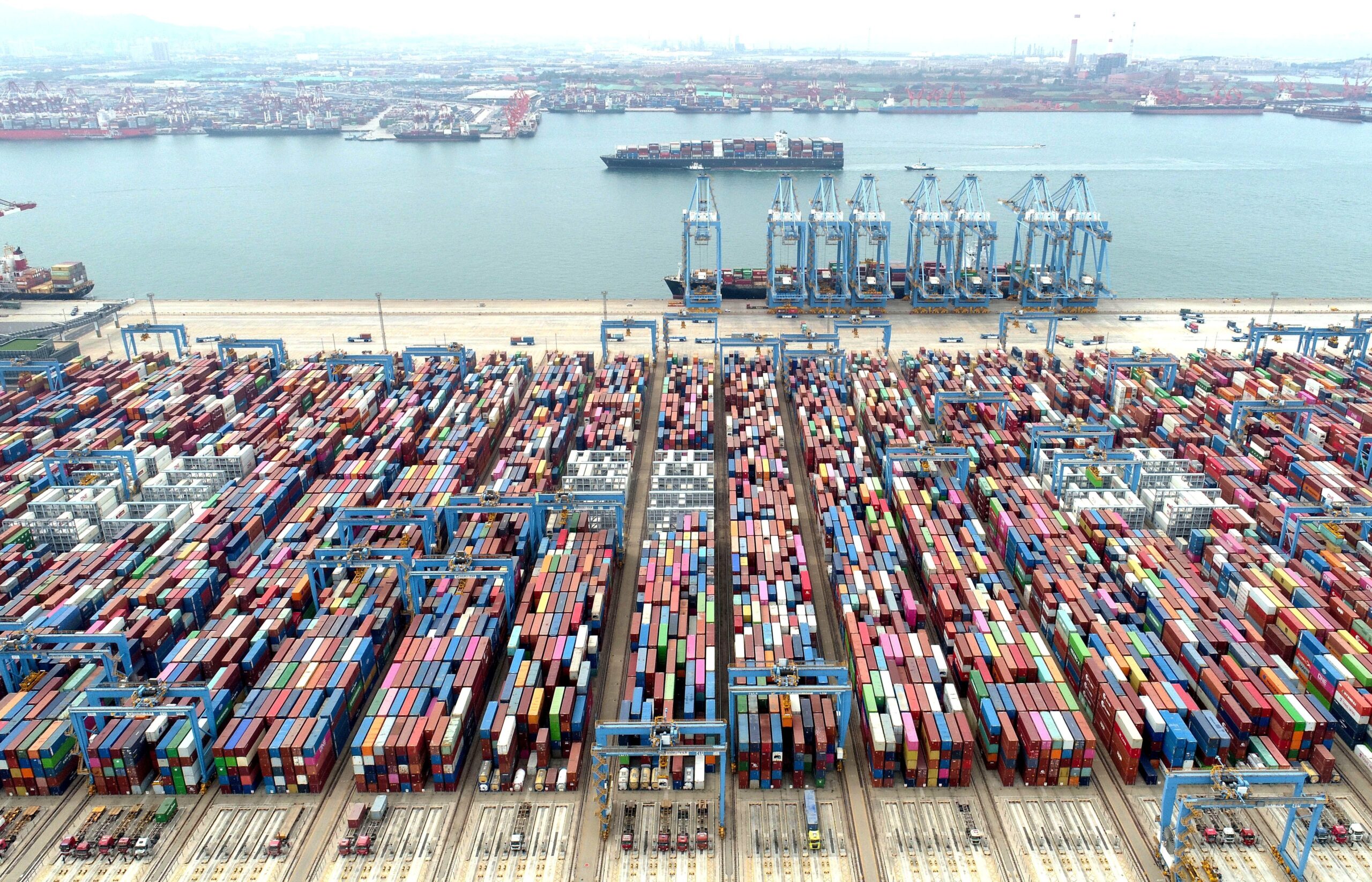 Exportações da China sobem acima do esperado em outubro em meio à ameaça de tarifas de Trump