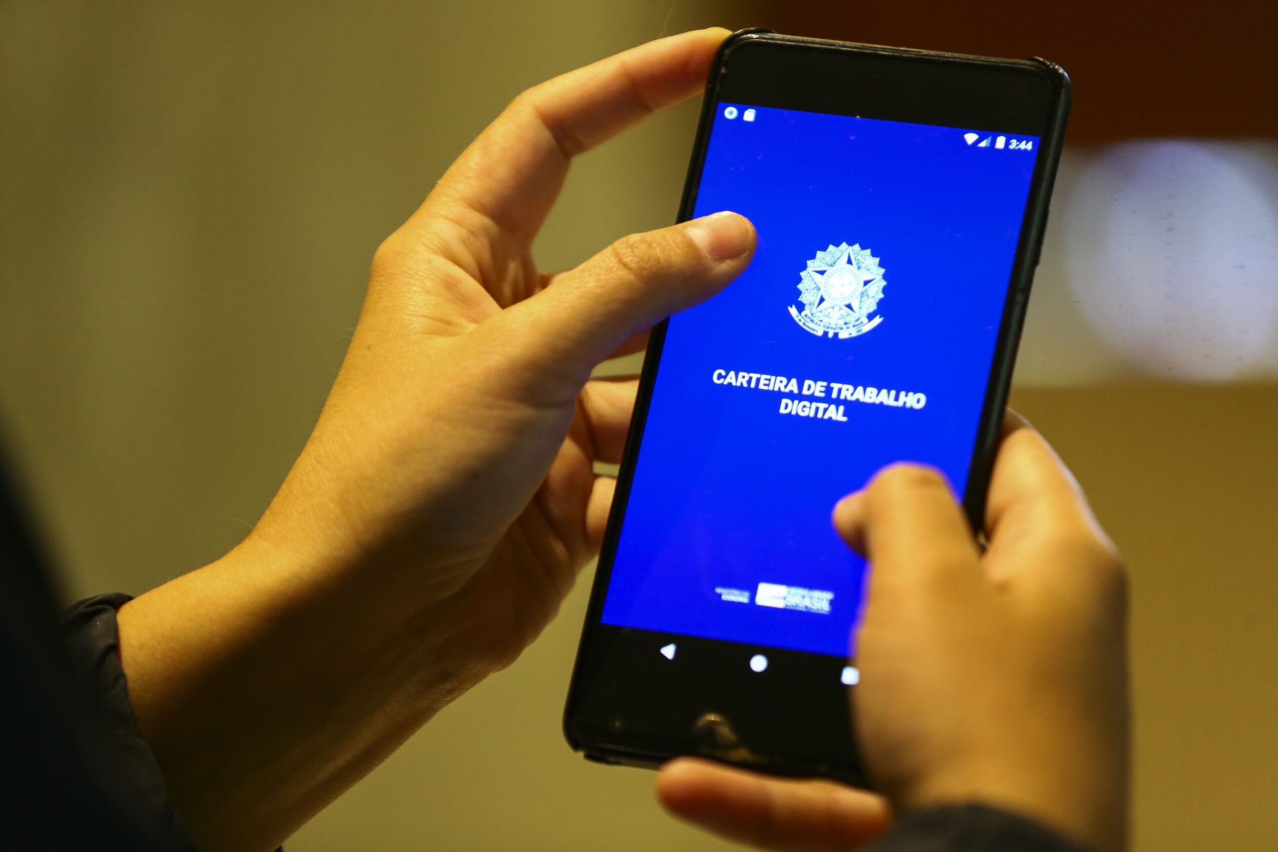 Indicador Antecedente de Emprego fica estável em outubro, diz FGV