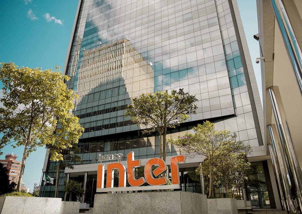Resultado recorde do Inter se deve a crescimento de clientes e rentabilidade, diz economista-chefe e DRI ao CNN Money