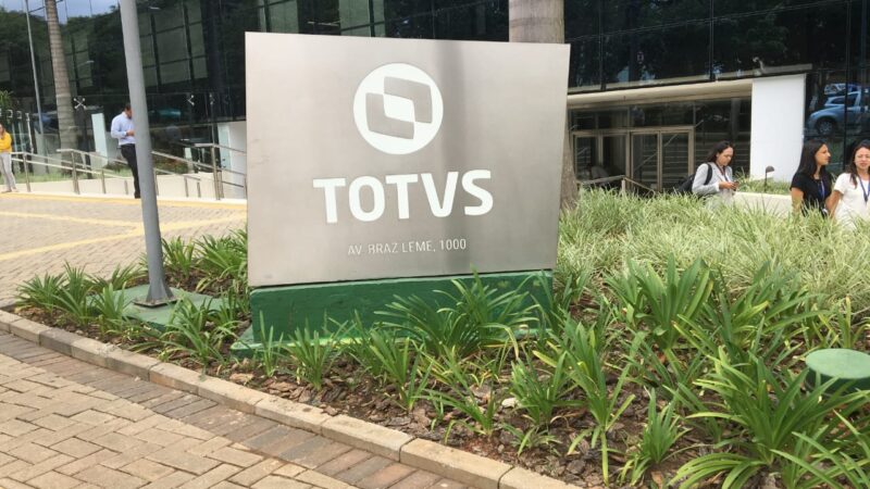 Totvs tem alta de 42% no lucro ajustado do 4º tri