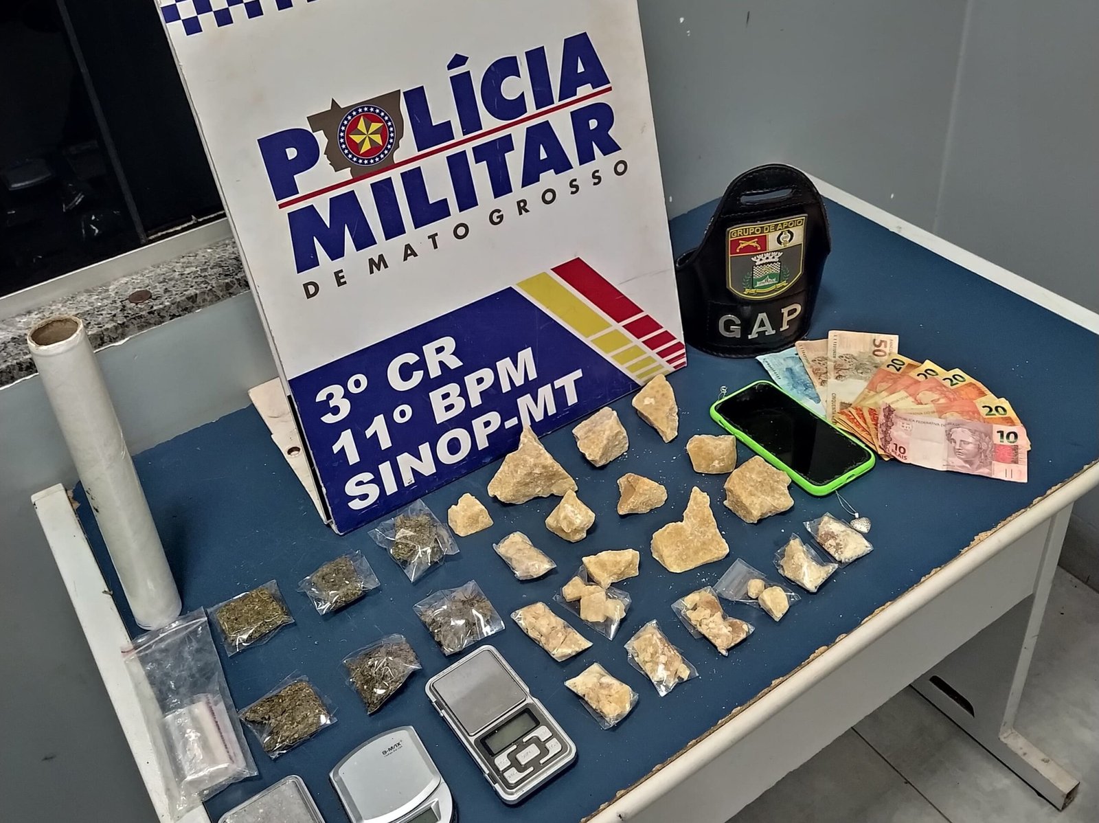 Polícia Militar prende mulher suspeita por tráfico e apreende 26 porções de entorpecentes