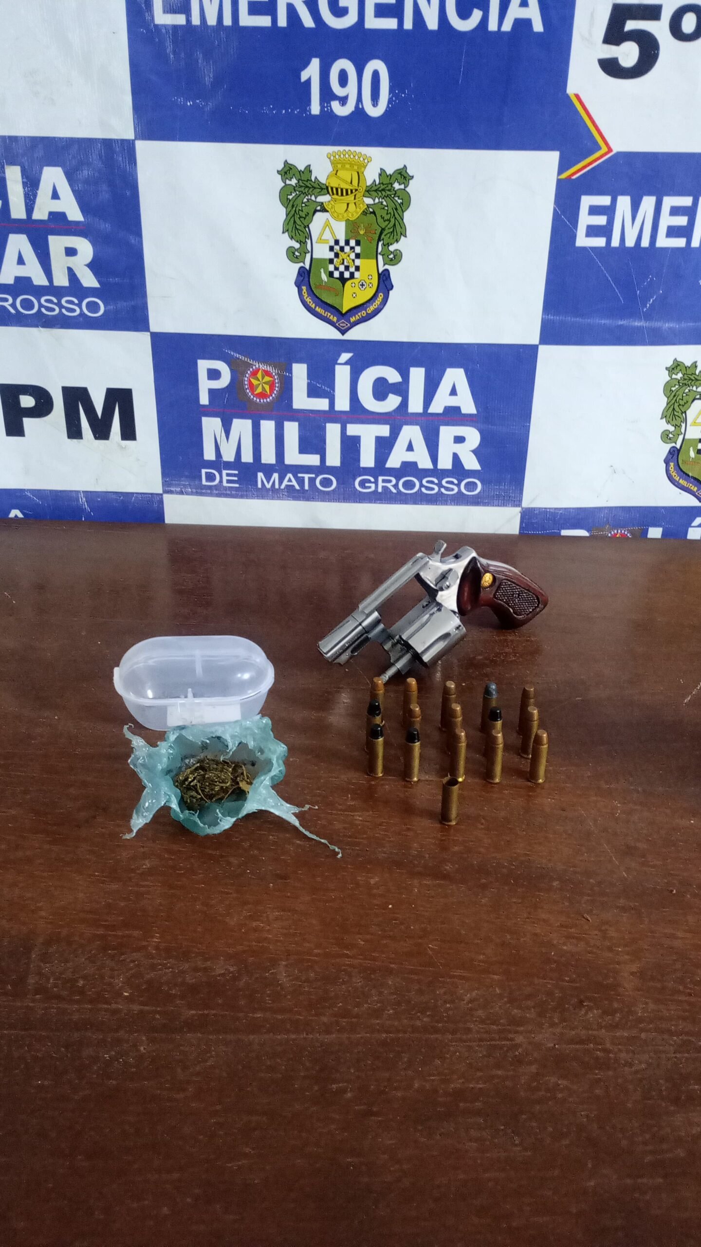 Suspeito de espancar esposa e ameaçá-la de morte com arma de fogo é preso pela PM