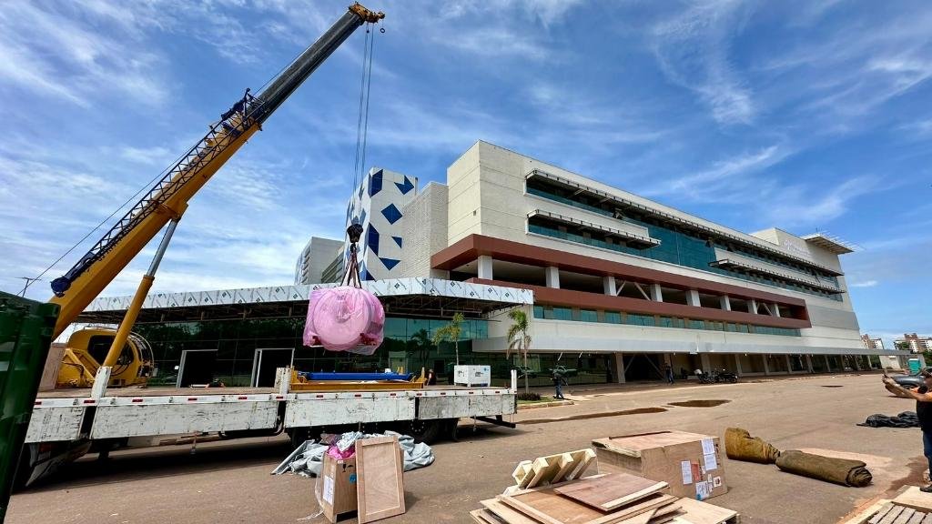 Governo inicia instalação de aparelhos de ressonância magnética no Hospital Central