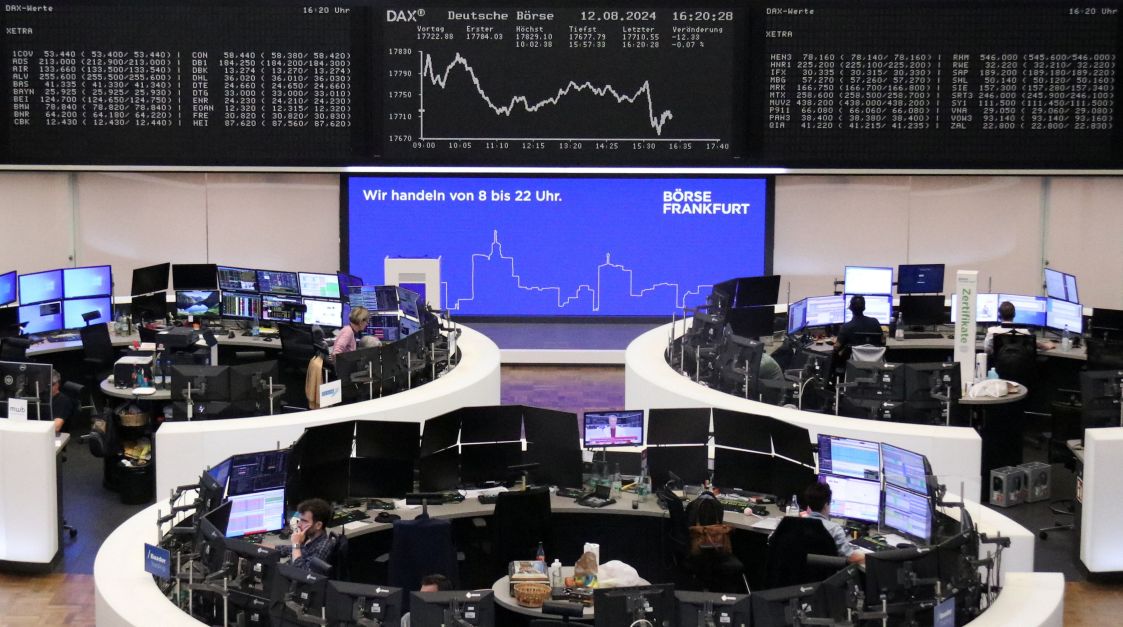 Bolsas da Europa operam em alta, com reação pacífica à queda do premiê da França
