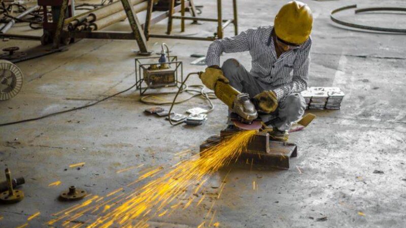 Empresários da indústria da construção estão otimistas para 2025, mostra sondagem da CNI