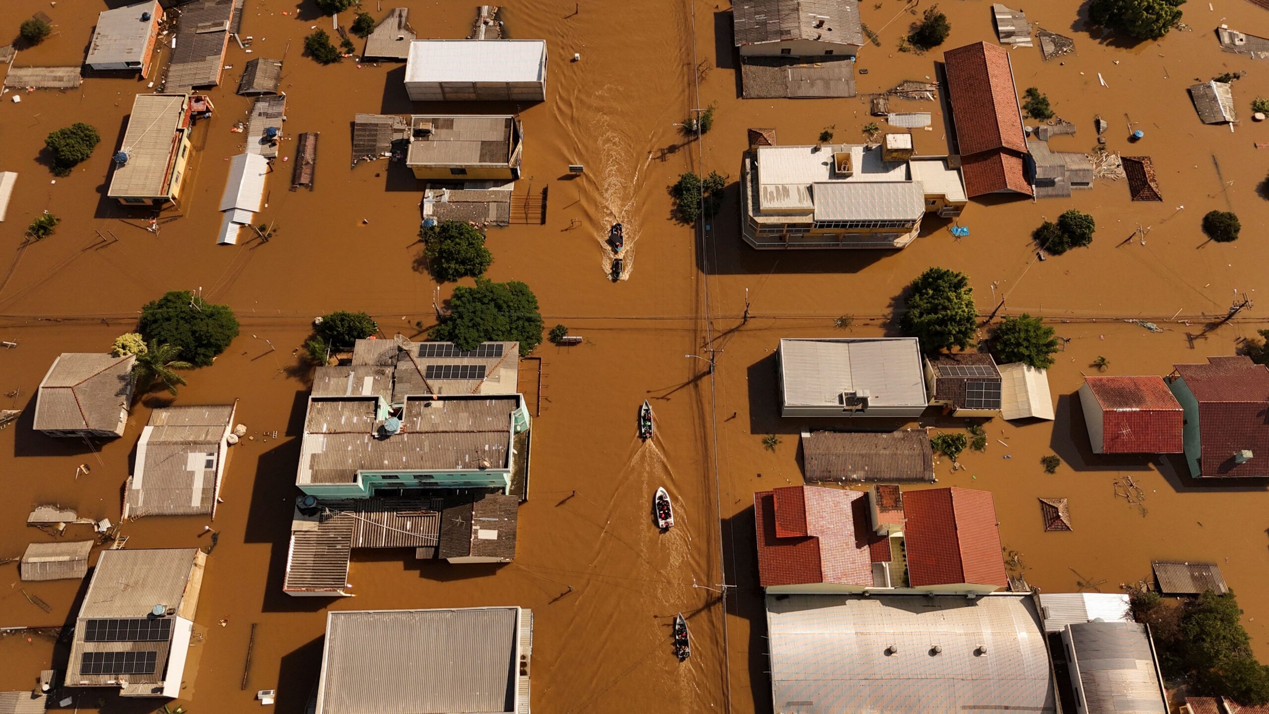 Enchentes no RS aumentam pagamento de indenizações em 2024, diz CNSeg