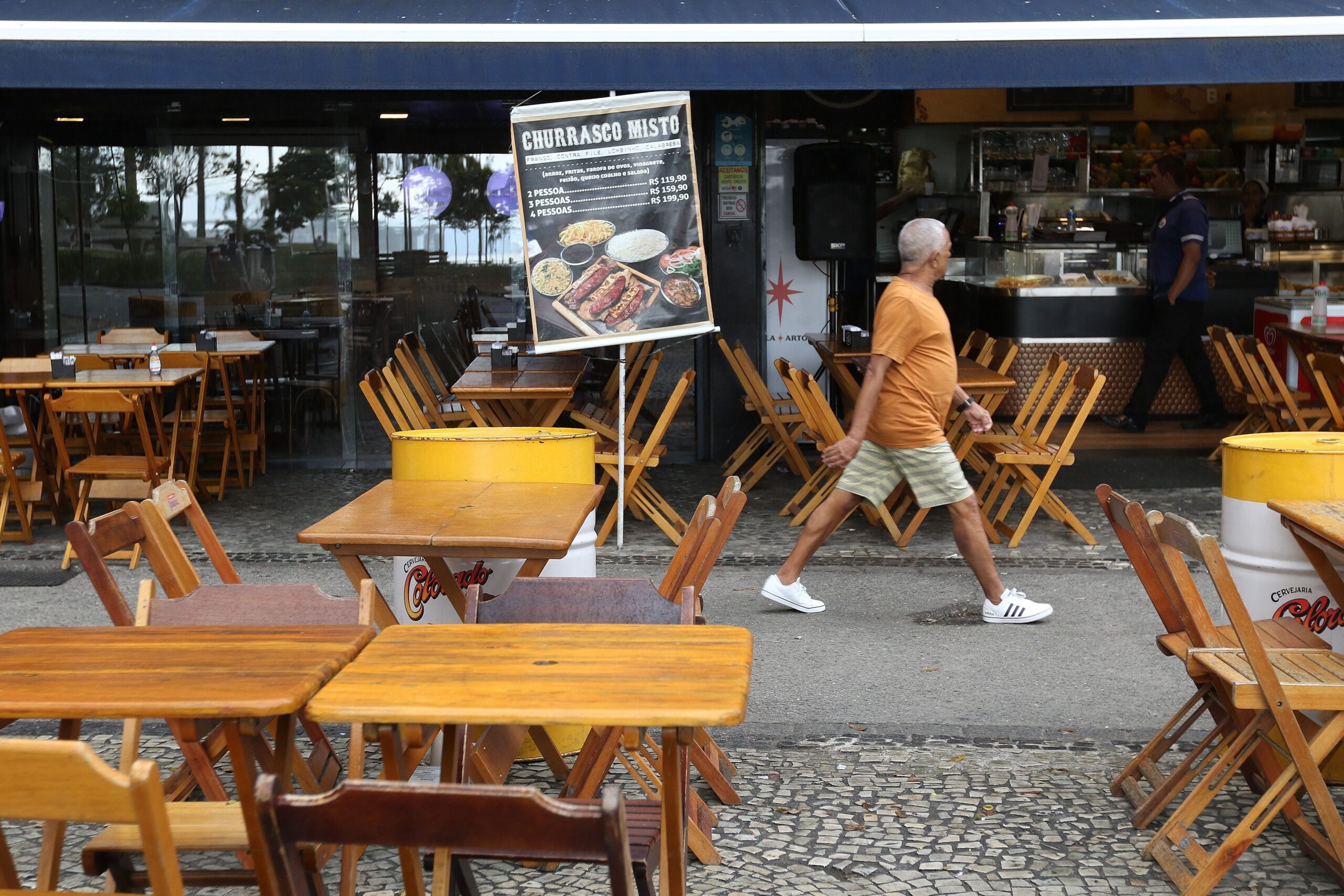Reajuste no ICMS de restaurantes vai impactar fortemente consumidor, diz entidade
