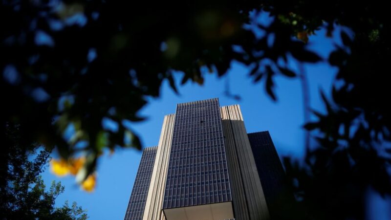 BDM: inflação nos EUA testa Fed enquanto serviços no Brasil testam BC