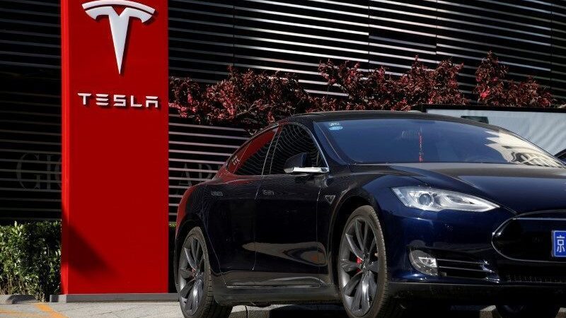 Tesla é removida do Salão de Vancouver em meio a tensões entre Canadá e EUA