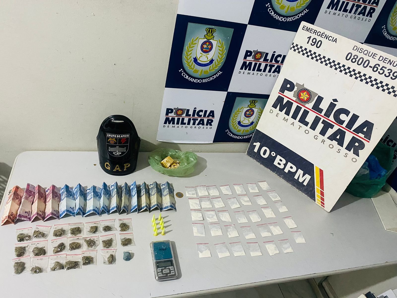 PM flagra homem com 64 porções de drogas entre maconha e pasta base de cocaína em Cuiabá