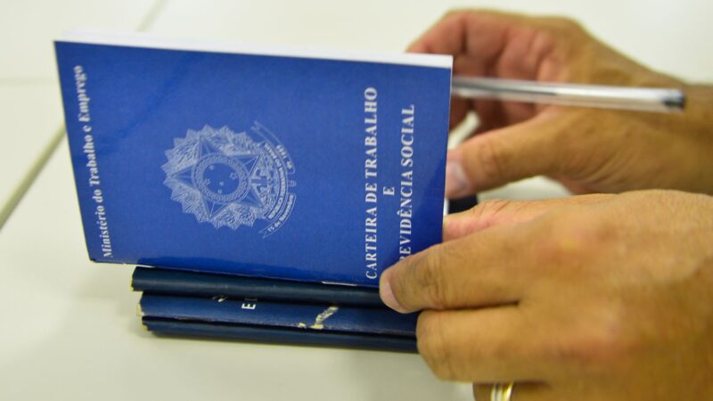 Contribuição previdenciária dos jovens de 20 a 29 anos caiu para 64,1% em 2023, mostra Ipea