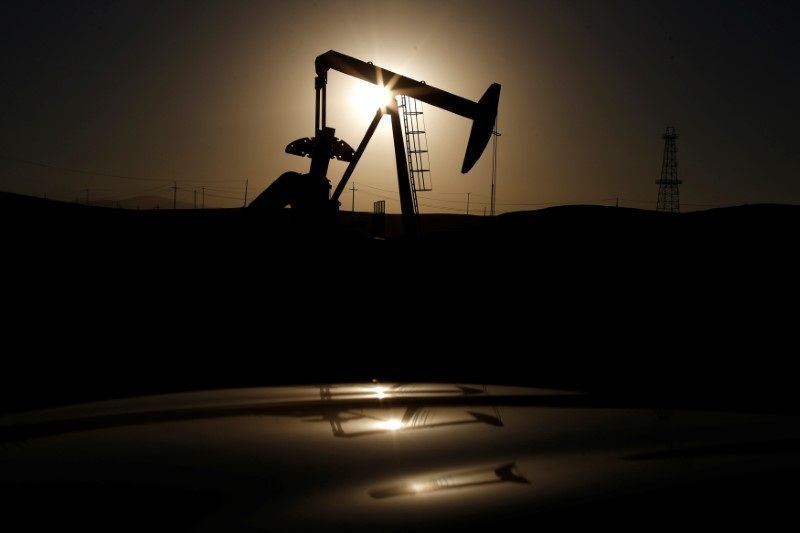 Petróleo fecha em queda com temor de superprodução