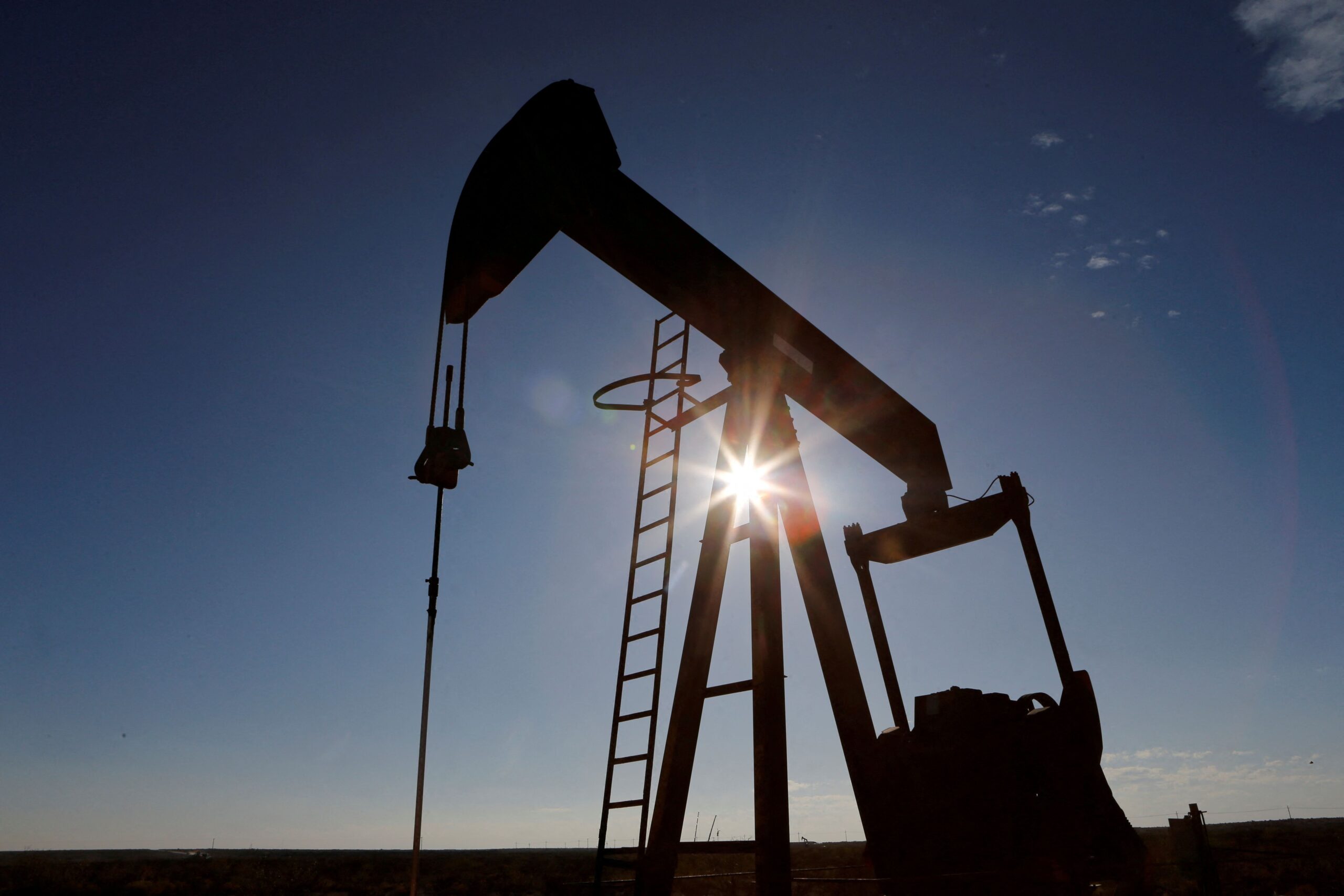 Produção de petróleo dos EUA bate recorde em outubro, aponta EIA