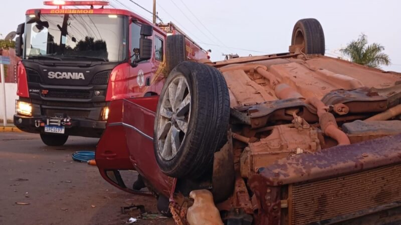 Corpo de Bombeiros realiza o desencarceramento de duas vítimas presas às ferragens de veículo