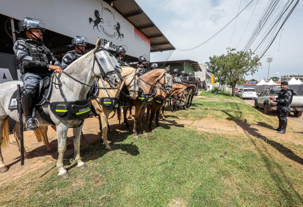 Cavalaria da PM concilia atividade ostensiva e atendimentos sociais para população em MT