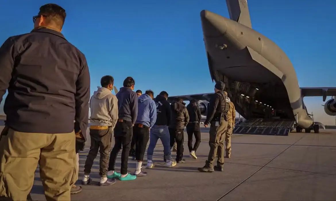 Governo Brasileiro quer explicação dos EUA sobre tratamento aos brasileiros deportados