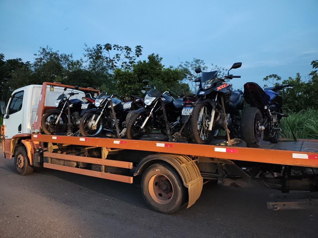 PM remove nove motocicletas e desarticula grupo que fazia manobras perigosas em Cuiabá