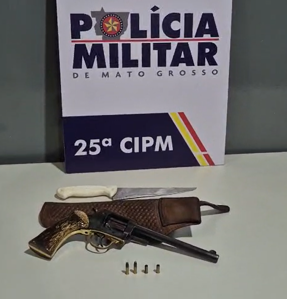 Homem que ameaçava moradores de área rural é preso pela PM com arma de fogo e facão