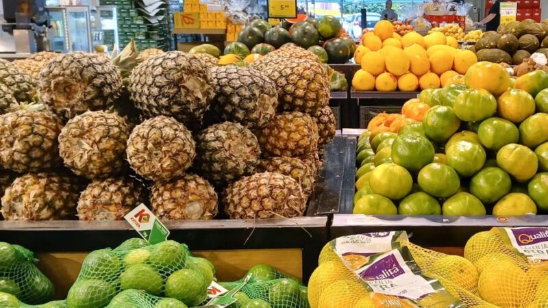 Alta dos alimentos desacelera e faturamento do varejo sobe, diz estudo