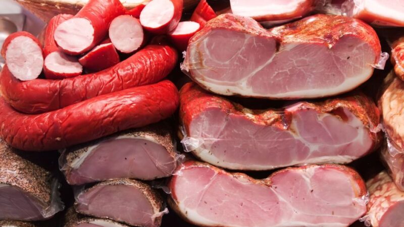 Exportação de carne bovina e de frango do Brasil tem recorde para janeiro