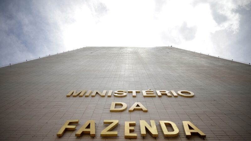 Fazenda estima desaceleração da economia e crescimento de 2,3% em 2025