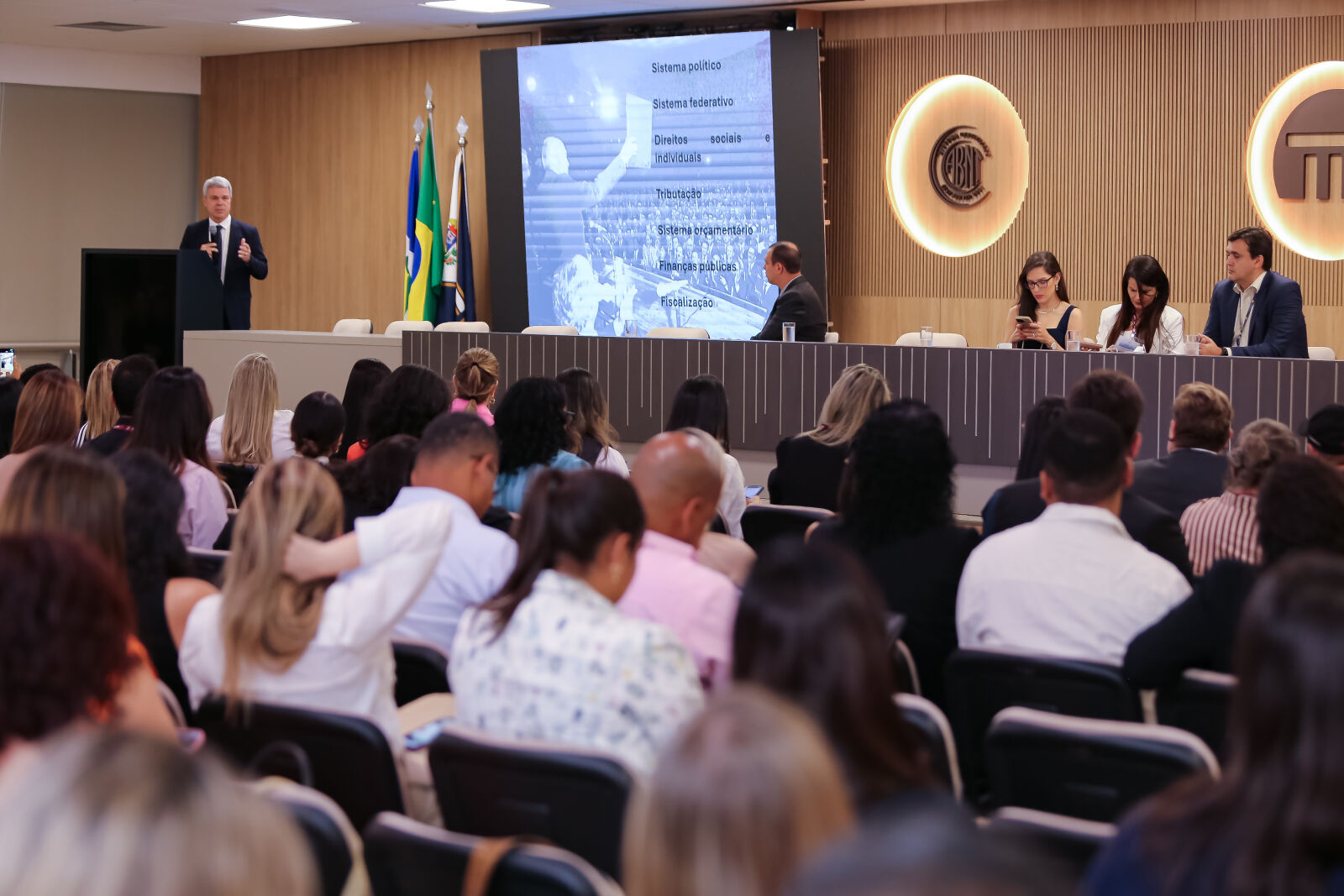 Vereadoras e prefeitas participam de curso sobre Desempenho do Mandato e a Legística oferecido pela ALMT