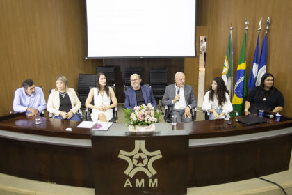 Liderança feminina é tema de encontro de vereadoras