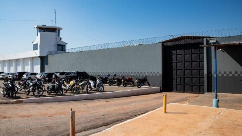 Polícia Penal apreende três celulares em alas de trabalhadores em penitenciárias da Baixada Cuiabana