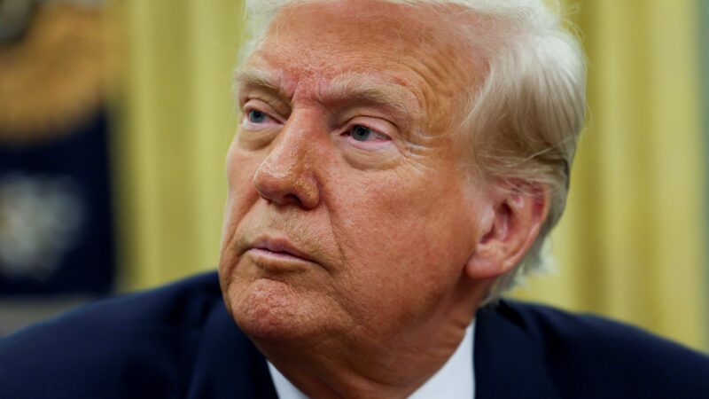 Trump não descarta recessão nos EUA e rejeita efeitos de tarifas no mercado