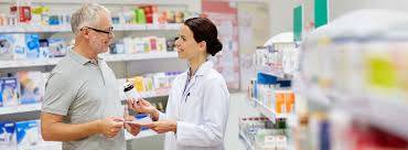 Entidades criticam permissão para farmacêutico prescrever medicamento