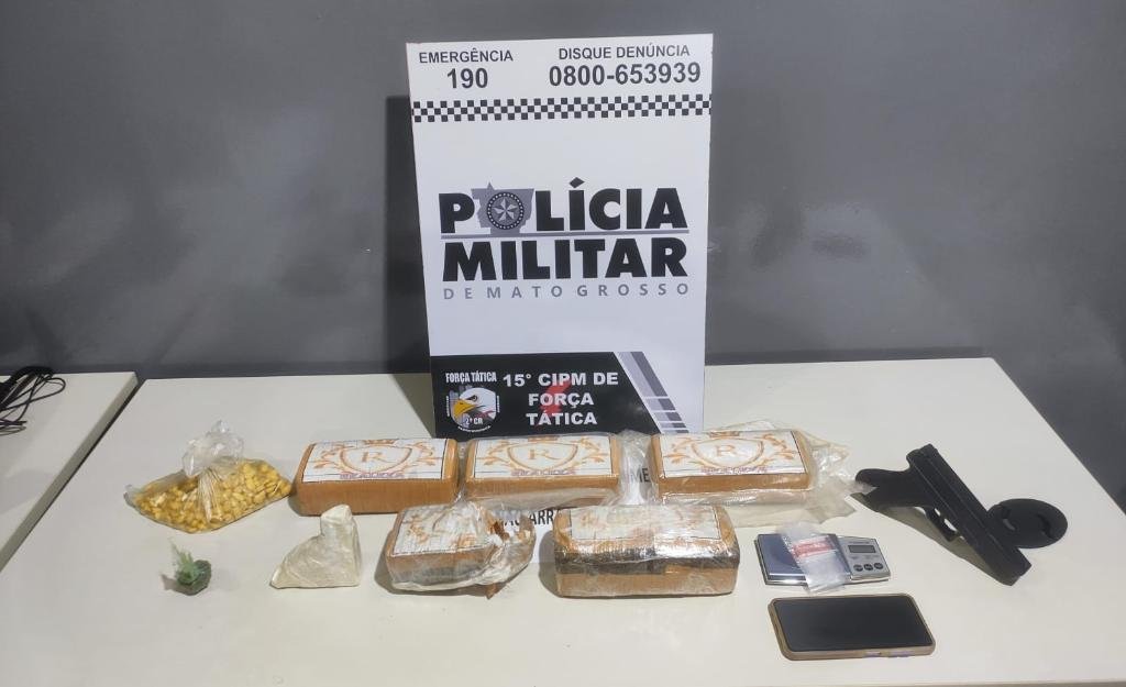 Força Tática prende foragida da Justiça com drogas e arma de brinquedo