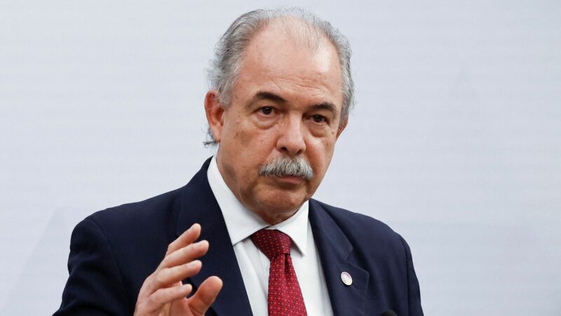 Petrobras ajuda a reduzir o preço de combustível, diz Mercadante