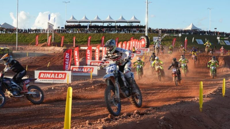 Adrenalina toma conta das arquibancadas durante 3ª etapa do Campeonato Brasileiro de Motocross