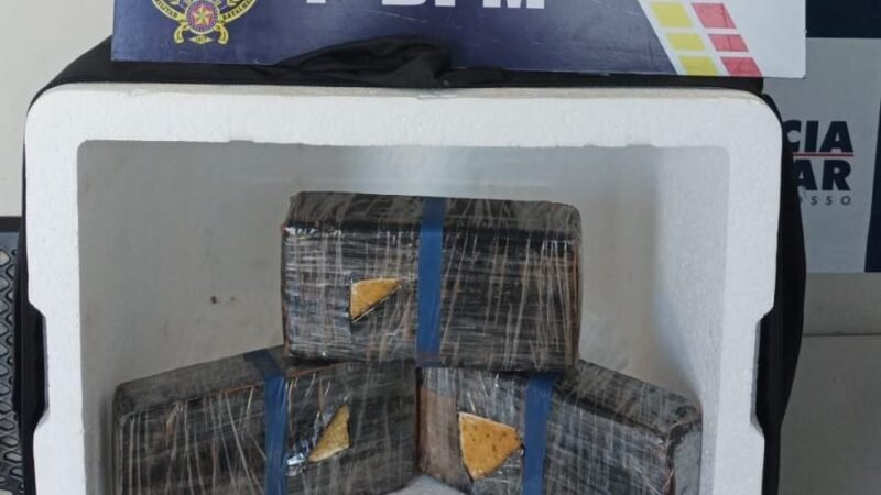 PM prende dois homens por furto a loja e apreende tabletes de cocaína