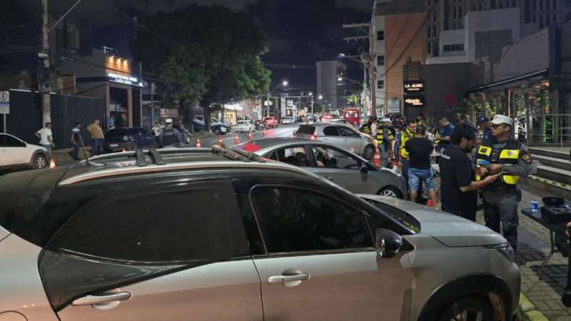 Duas edições da Operação Lei Seca resultam na prisão de 13 motoristas embriagados na madrugada deste domingo (25)