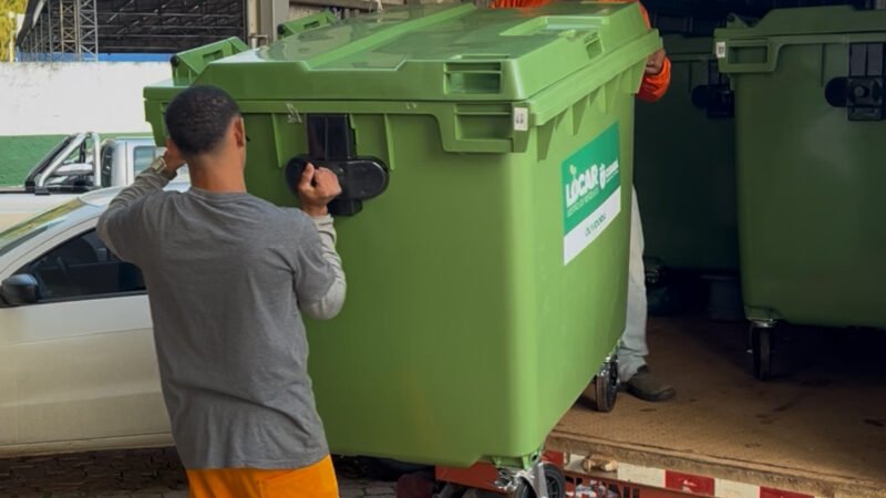 Prefeitura recebe contêineres para reforçar destinação correta de resíduos em Cuiabá