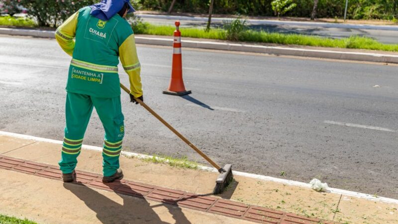 Prefeitura promove operação de limpeza na Av. Fernando Corrêa da Costa