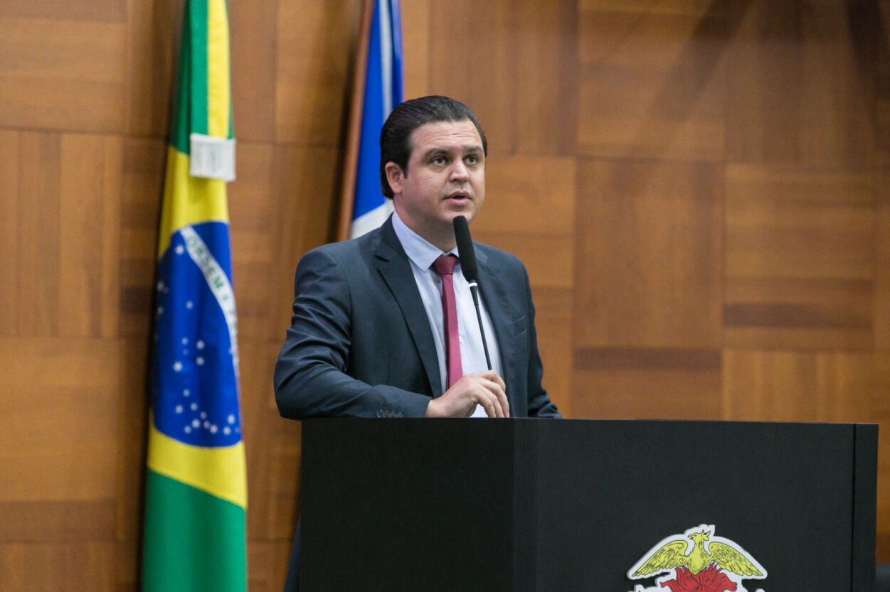 Projetos de Thiago Silva visam proteção de crianças e adolescentes de MT