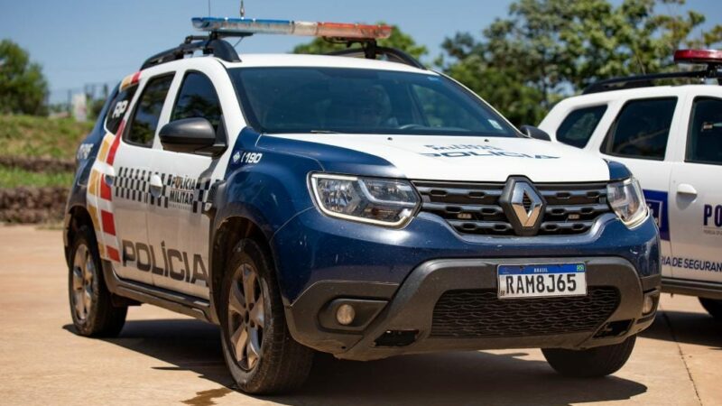 PM prende homem suspeito de agredir e ameaçar a própria mãe de morte com uma faca