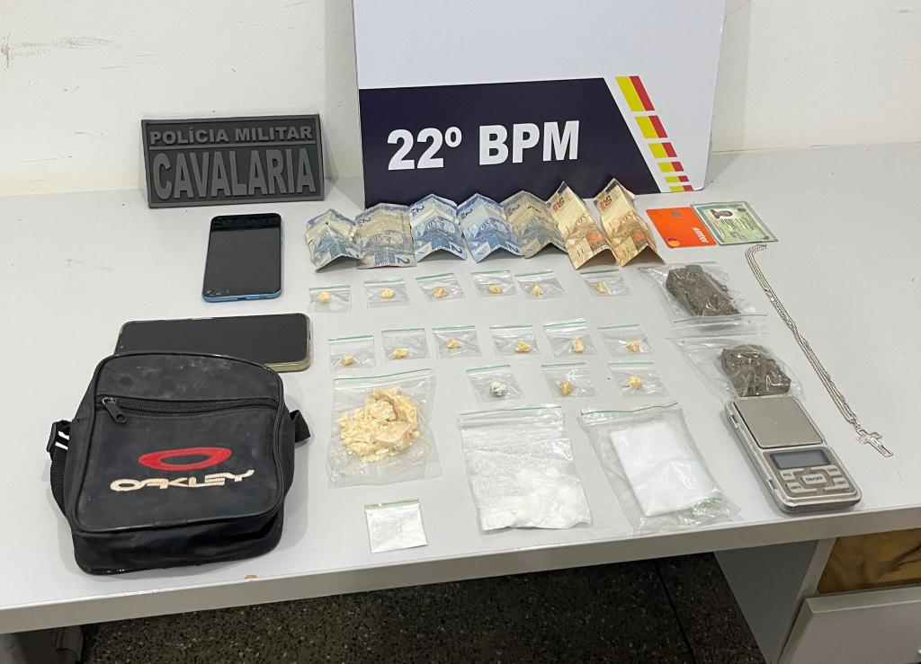 Cavalaria da PM apreende adolescentes de 16 e 17 anos por tráfico ilícito de drogas