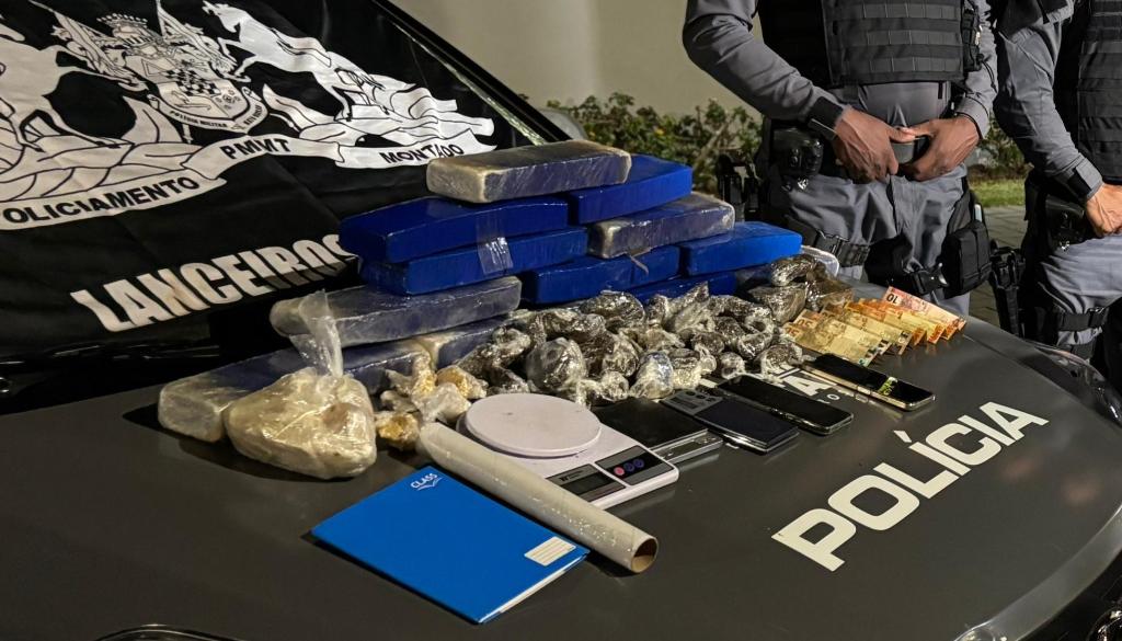 Cavalaria da PM apreende 14 tabletes de maconha e 112 porções de outras drogas; três pessoas são presas