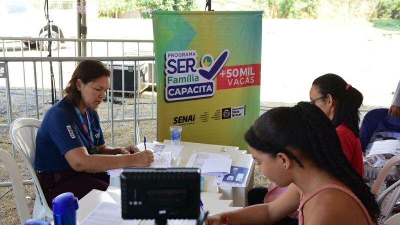 Mais de 600 novas matrículas em capacitações são realizadas em mutirão de entrega de cartões do SER Família