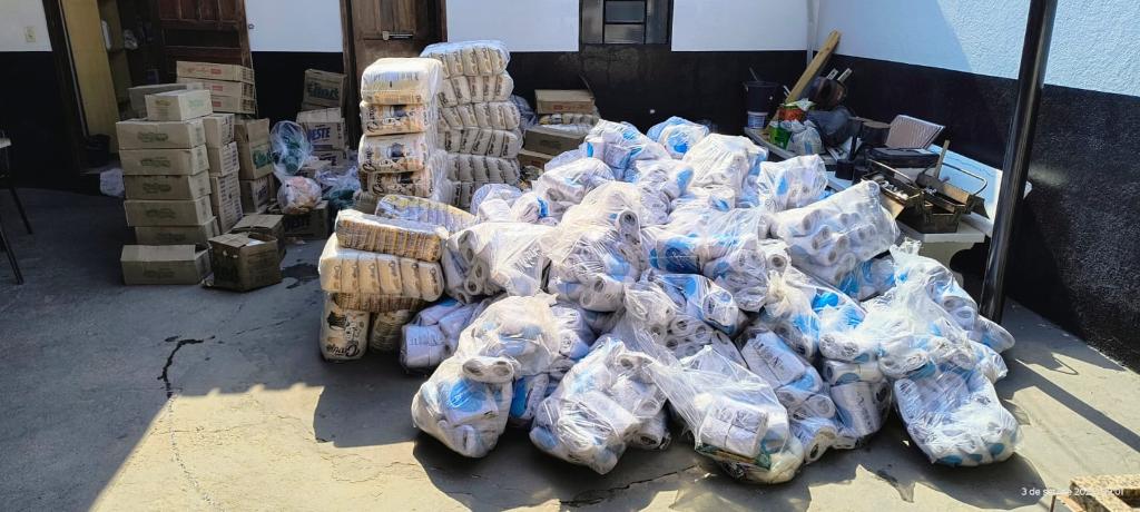 Polícia Civil apreende caminhão que distribuía cestas básicas para facção criminosa na região de fronteira