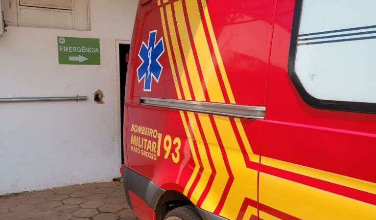 Corpo de Bombeiros socorre vítima de acidente de trânsito envolvendo carreta e carro de passeio