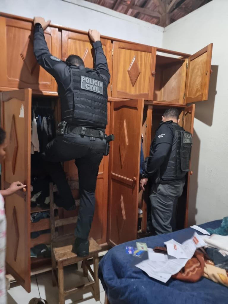 Polícia Civil cumpre sete ordens judiciais contra suspeitos de furtar cooperativa de crédito em São José dos Quatro Marcos