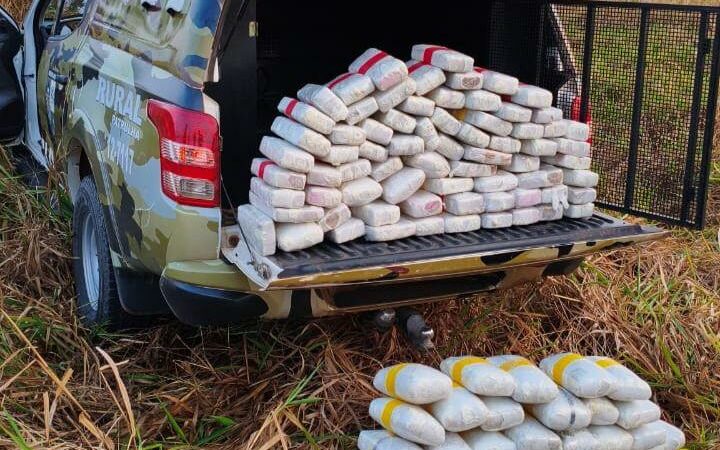 Polícia Militar e PRF apreendem 127 quilos de maconha e causam prejuízo de R$ 1,2 milhão ao crime